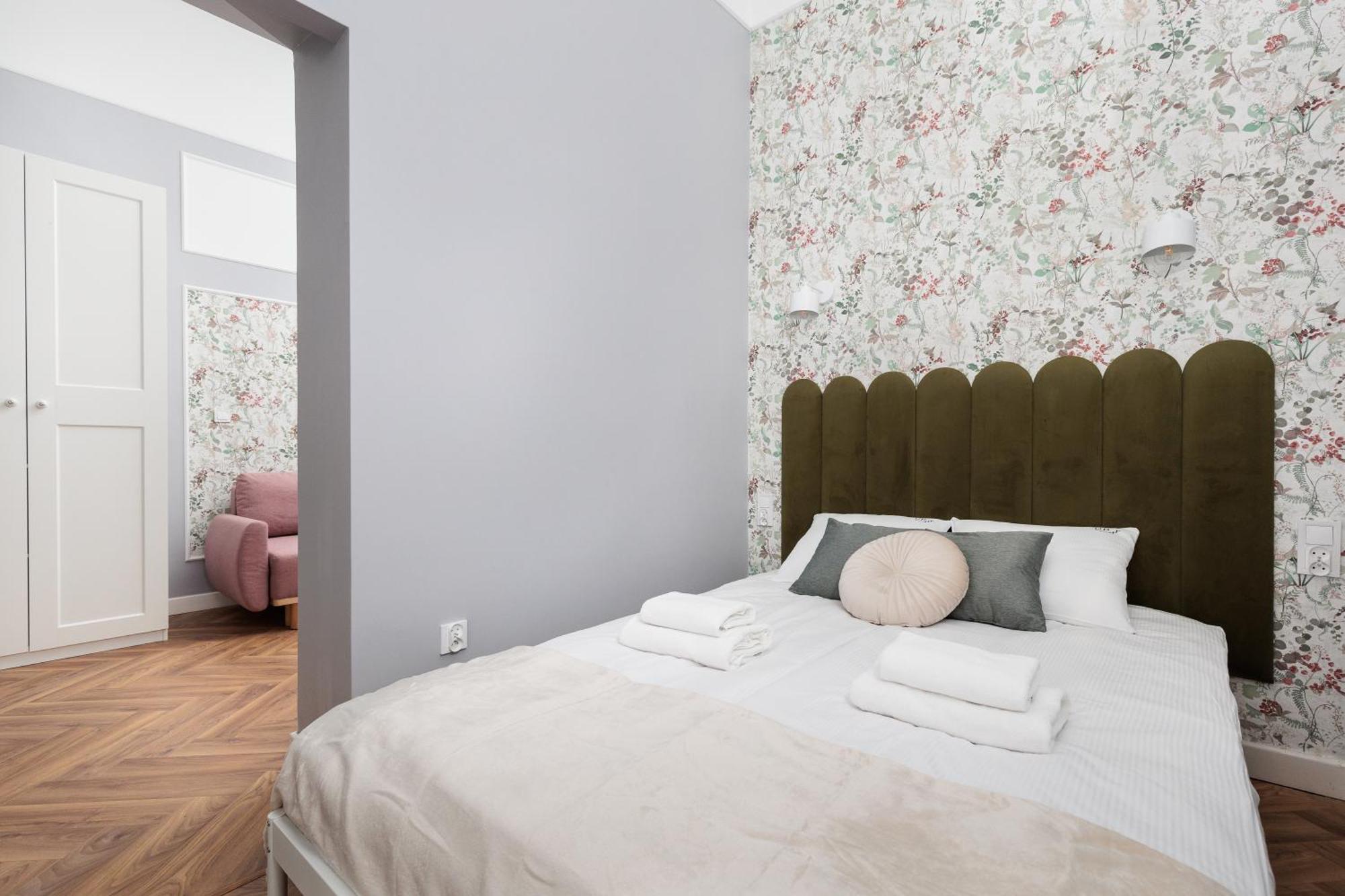 Spacious & Modern 6 Bedroom - Around The Main Market Square - By Upstairs Appartamento