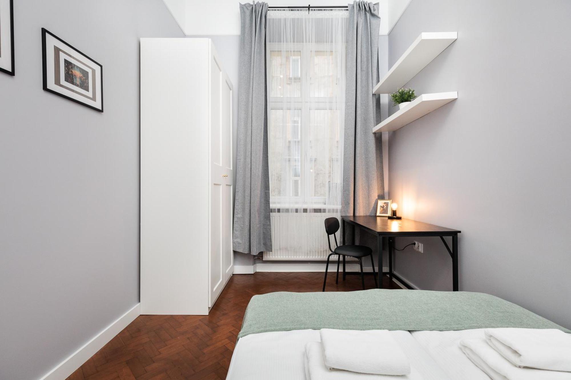 Spacious & Modern 6 Bedroom - Around The Main Market Square - By Upstairs Appartamento *