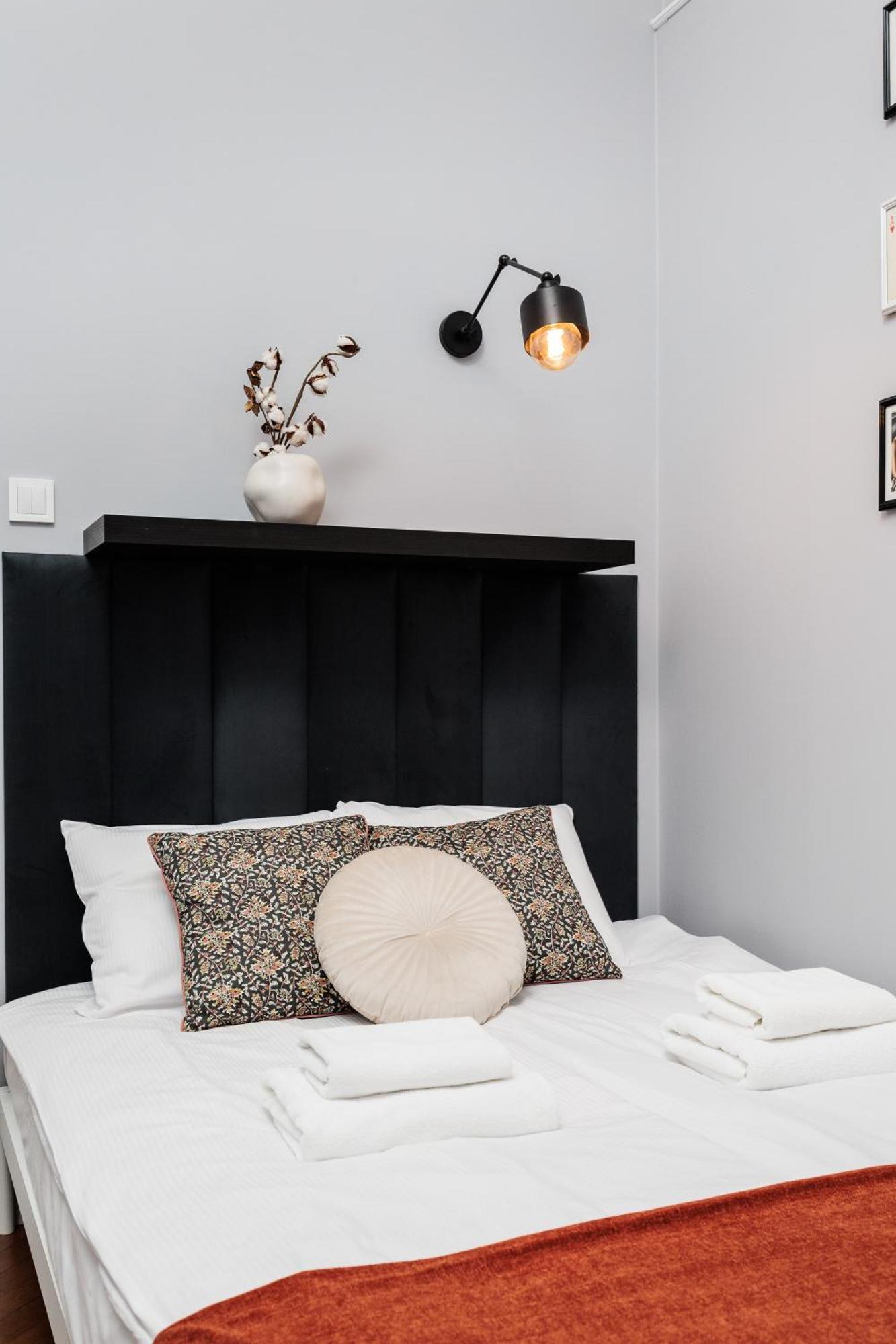 Spacious & Modern 6 Bedroom - Around The Main Market Square - By Upstairs Appartamento *