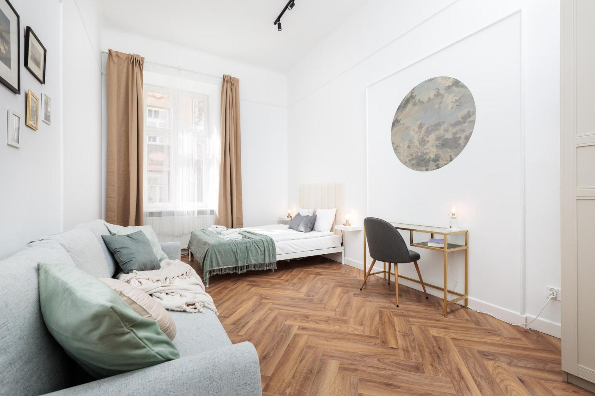 Spacious & Modern 6 Bedroom - Around The Main Market Square - By Upstairs Cracovia
